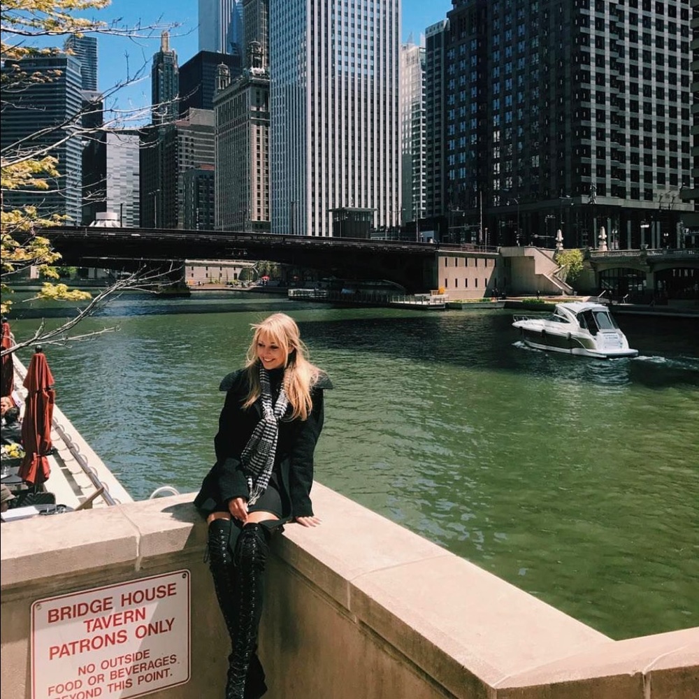 Meet your Posher, Whitney